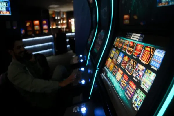 The Social Side of Slots: How Community Features Are Changing the Game